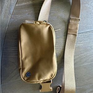 LULULEMON Everywhere Belt Bag (burnt caramel)